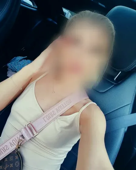 Anna, 39