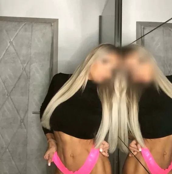 Julia, 29