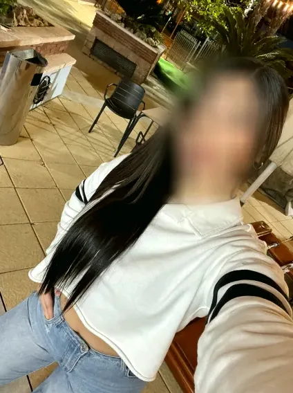 Lea, 24