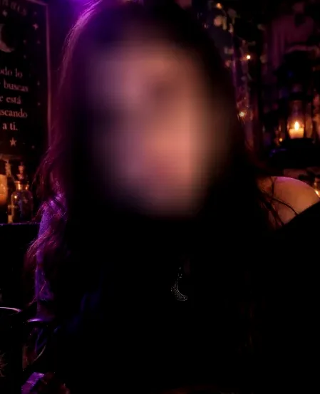 Lilly, 33