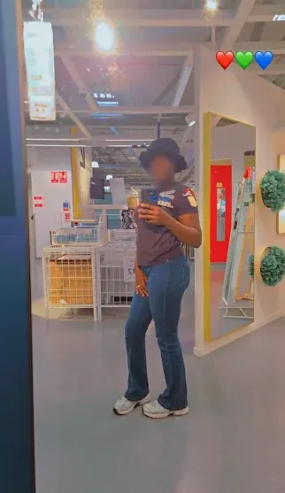 Lilly, 29