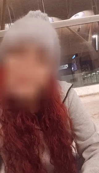 Manuela, 29