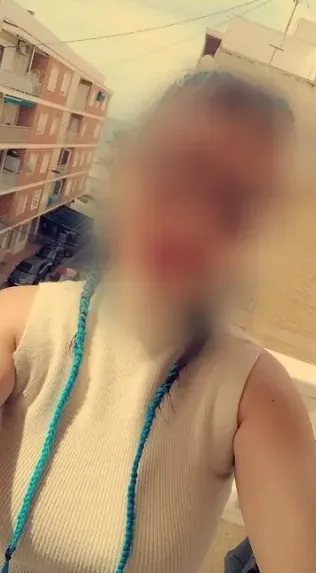 Nora, 32