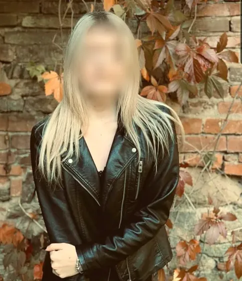 Simone, 32