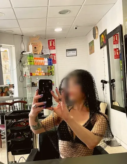 Tanja, 33
