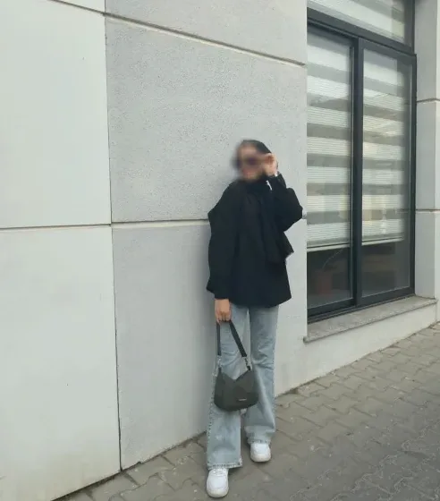 Viktoria, 26