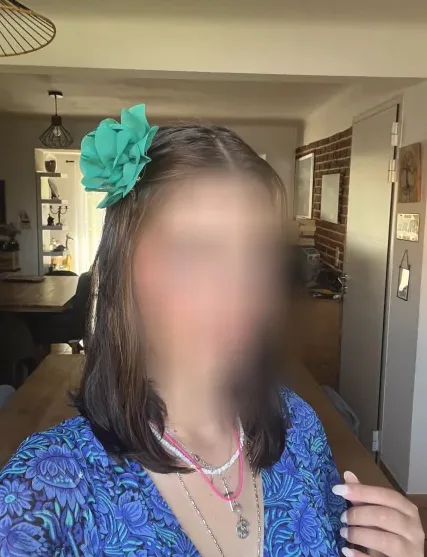 Zeynep, 23